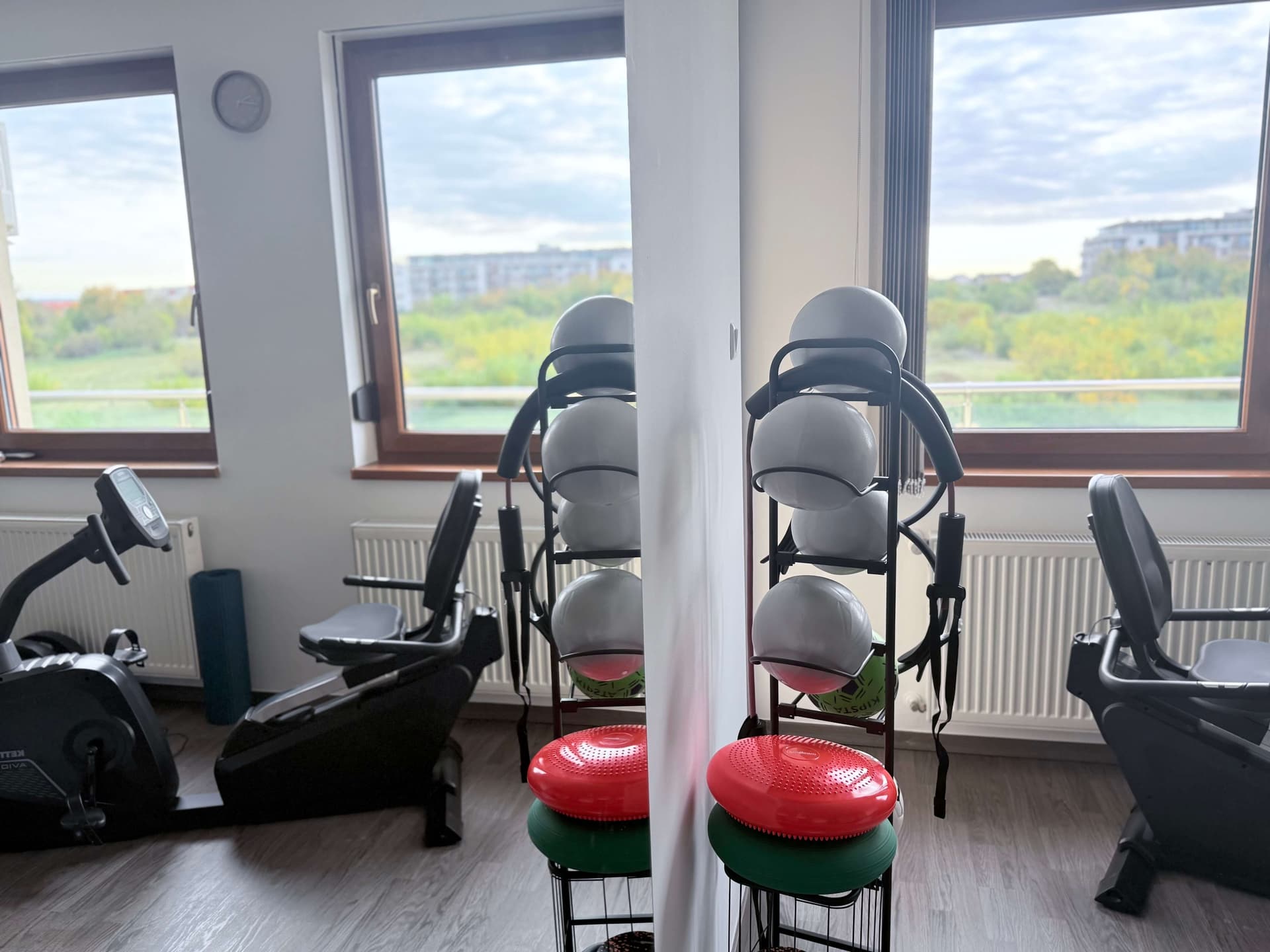 ReStart Physio gyógytorna rendelő Győr – modern kezelőhelyiség gyönyörű kilátással