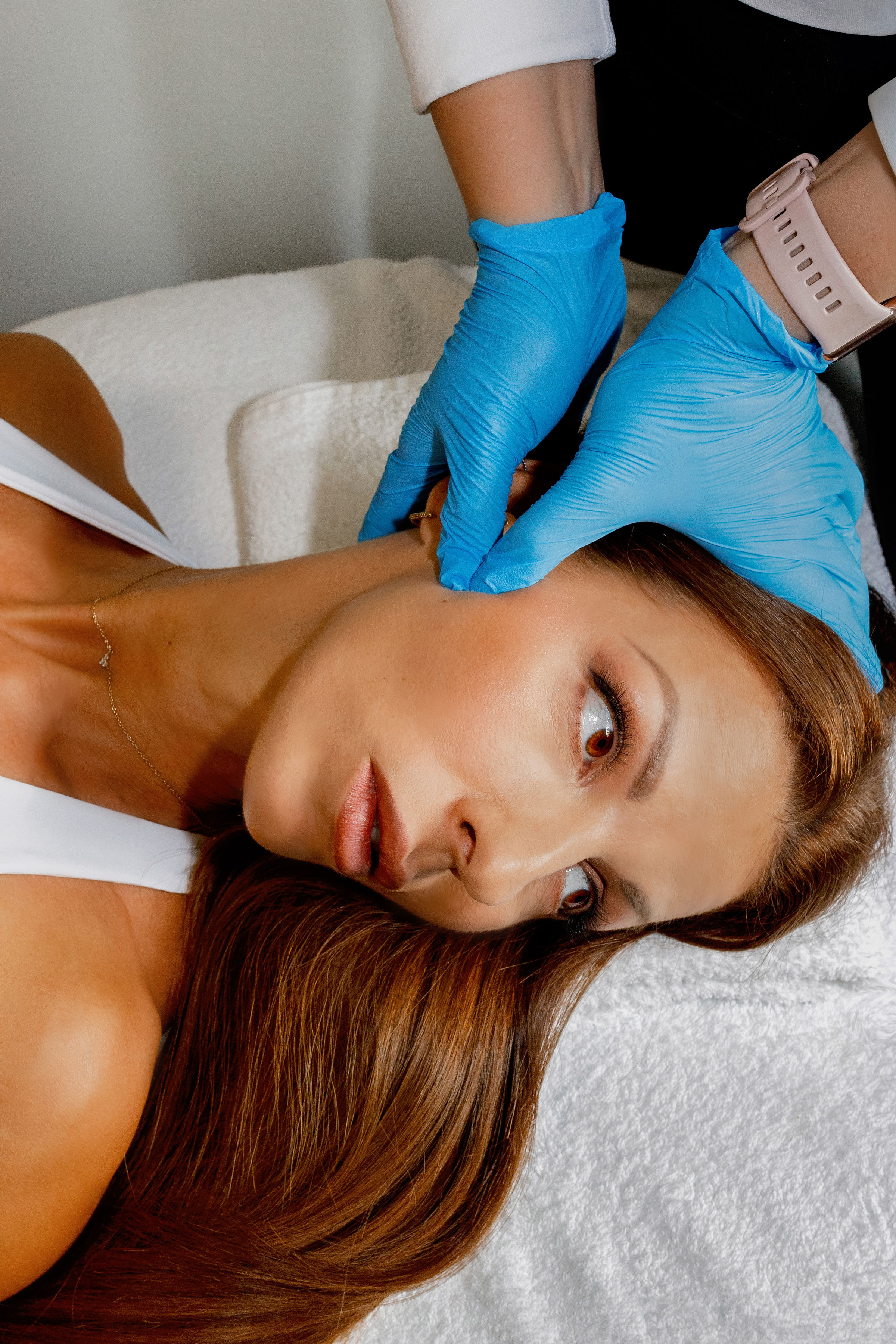 ReStart Physio TMI terápia – állkapocs-ízületi manuálterápia gyógytornász által Győrben, fájdalomcsillapítás és izomlazítás céljából.